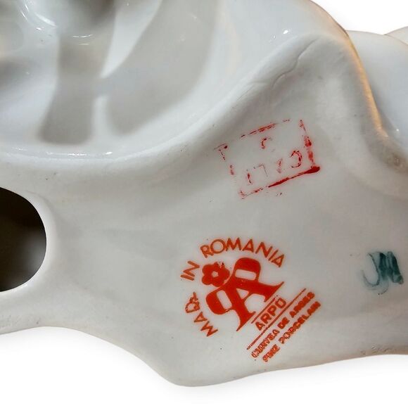 Vintage Made in Romania Arpo Porcelain Sitting Girl With Fan - Picture 4 of 9